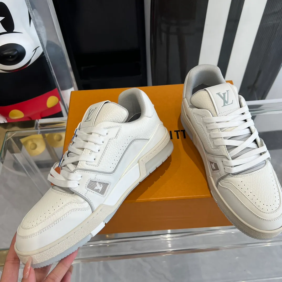 👟👟Ex-factory price 840👟👟 Women's shoes factory Couple model 👫LV Trainer series basketball sneakers🌟 Original molded TPU outsole The texture is the same as the original ⚠️Original development Top version All details are consistent with the original ⚠️ Size: 35-45